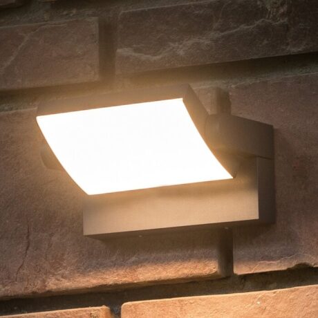 Buitenlamp 12,5w kantelbaar zwart aan